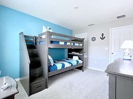 Beautiful 5 Bedroom Town Home with Splash Pool 5 Home by RedAwning