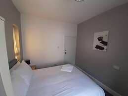 Stylish 4 bed House - 15 min to Manchester Centre