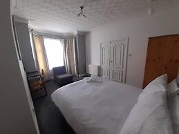 Stylish 4 bed House - 15 min to Manchester Centre