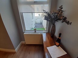 Stylish 4 bed House - 15 min to Manchester Centre