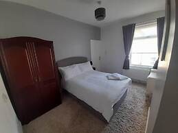 Stylish 4 bed House - 15 min to Manchester Centre