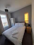 Stylish 4 bed House - 15 min to Manchester Centre