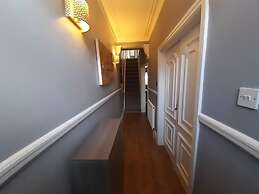 Stylish 4 bed House - 15 min to Manchester Centre