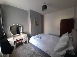 Stylish 4 bed House - 15 min to Manchester Centre