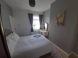 Stylish 4 bed House - 15 min to Manchester Centre