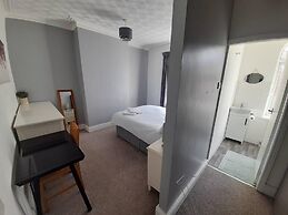 Stylish 4 bed House - 15 min to Manchester Centre