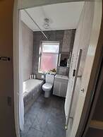 Stylish 4 bed House - 15 min to Manchester Centre