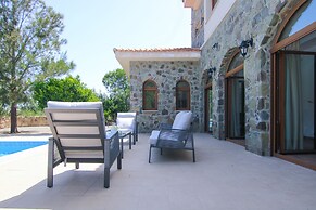 Phaedrus Living Luxury Villa Kathikas