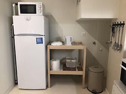 Charming 1-bed Apartment Near Piraeus Port