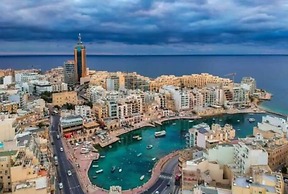 Remarkable 2-bed Apartment in St Julians