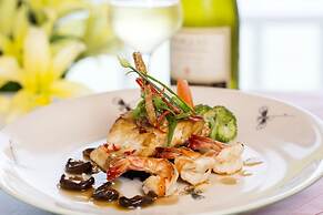 Hera Classic Boutique Cruises