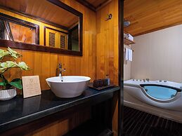 Hera Classic Boutique Cruises