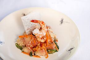 Hera Classic Boutique Cruises