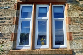 Outstanding, Georgian Flat Overlooking the bay
