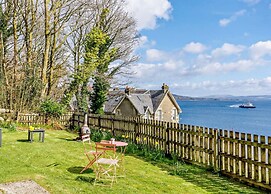 Outstanding, Georgian Flat Overlooking the bay