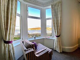 Outstanding, Georgian Flat Overlooking the bay