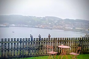 Outstanding, Georgian Flat Overlooking the bay