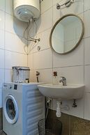 Modern Apartment With Balcony, Near Shopping Mall