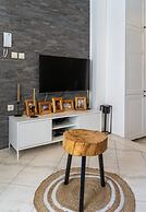 Modern Apartment With Balcony, Near Shopping Mall