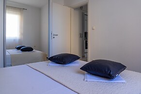 Modern Apartment With Balcony, Near Shopping Mall