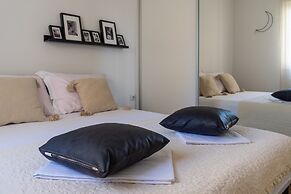 Modern Apartment With Balcony, Near Shopping Mall