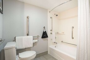 Best Western Plus Mobile Inn & Suites