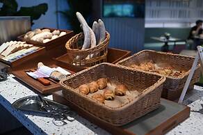 EVEN Hotels Shenzhen Guangming Cloud Park by IHG