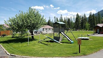 Beargrass Lodging and RV Resort