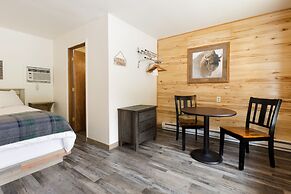 Beargrass Lodging and RV Resort