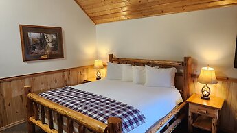 Beargrass Lodging and RV Resort