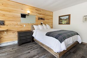 Beargrass Lodging and RV Resort