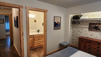 Beargrass Lodging and RV Resort