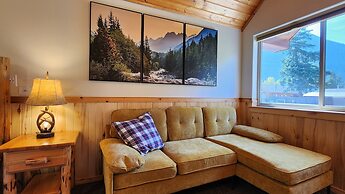 Beargrass Lodging and RV Resort