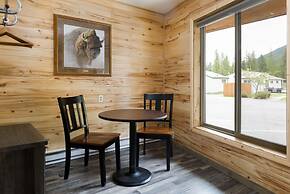 Beargrass Lodging and RV Resort