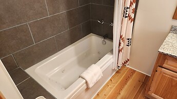 Beargrass Lodging and RV Resort