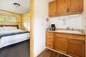 Beargrass Lodging and RV Resort