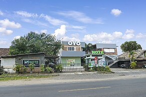 OYO Life 91027 Note Hotel Syariah