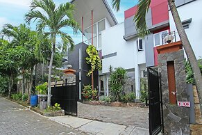 Super OYO Capital O 91665 D'prof Exclusive Guesthouse