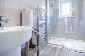 Canol Y Bryn - 3 Bedroom Holiday Home - Tenby