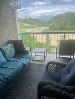 Riverside 605 2bd Condo With Mountains View Private Balcony 2 Bedroom 