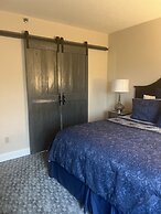 Riverside 605 2bd Condo With Mountains View Private Balcony 2 Bedroom 