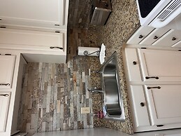 Riverside 605 2bd Condo With Mountains View Private Balcony 2 Bedroom 