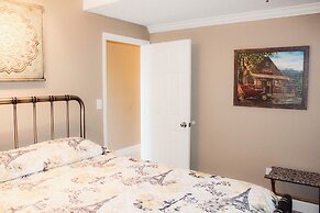 103 2-Bedroom 2 Condo by RedAwning