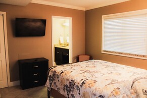 103 2-Bedroom 2 Condo by RedAwning