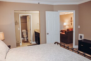 103 2-Bedroom 2 Condo by RedAwning