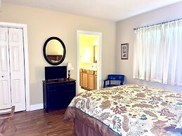 204 2-Bedroom 2 Home by RedAwning