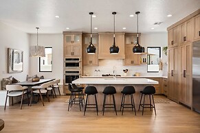 The Beach Front 2.0 7 Bedroom Home