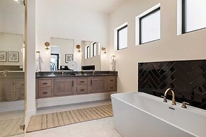 The Beach Front 2.0 7 Bedroom Home