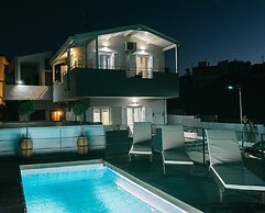 ---Ammira Mare--House near sea with pool