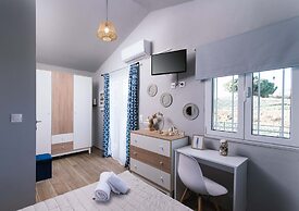 ---Ammira Mare--House near sea with pool